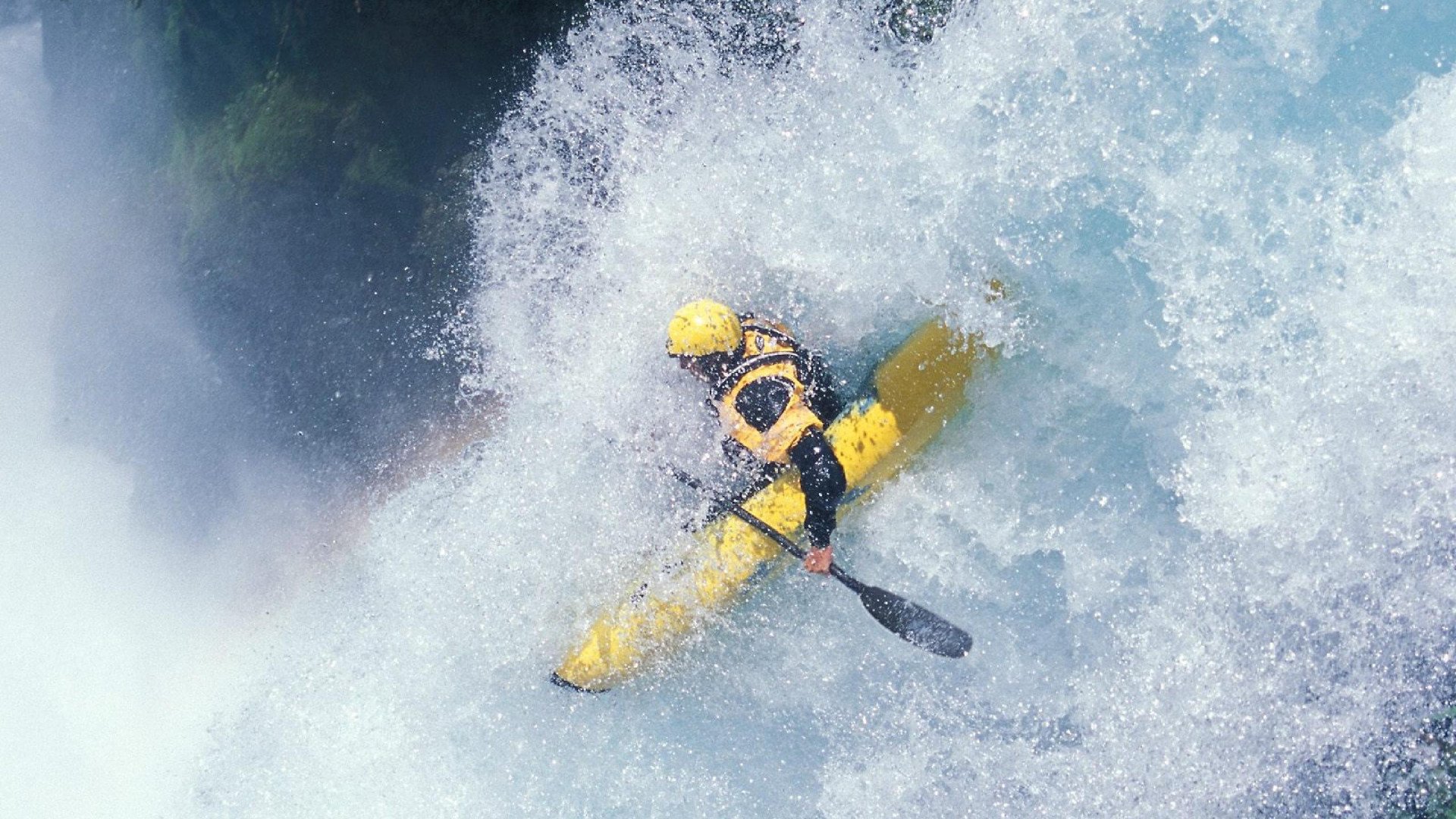 转换防守中节奏调整的优先反应机制，由防守转入进攻时要积极发动快攻
